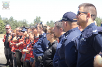Na poligonie w Winowie policjanci z KMP w Opolu i Opolska Grupa Poszukiwawczo Ratownicza podczas odprawy do działań poszukiwawczych