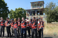 Na poligonie w Winowie policjanci z KMP w Opolu i Opolska Grupa Poszukiwawczo Ratownicza podczas odprawy do działań poszukiwawczych